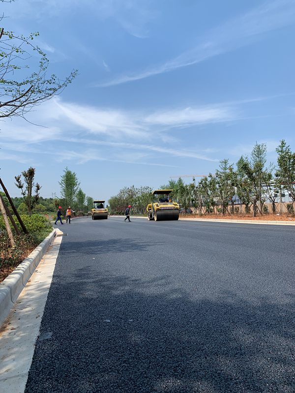 長(zhǎng)沙太空金路橋材料有限公司,雙鋼輪壓路機(jī),福格勒瀝青攤鋪機(jī),AC系列,AF系列,SBS系列 長(zhǎng)沙太空金路橋材料有限公司,雙鋼輪壓路機(jī),福格勒瀝青攤鋪機(jī),AC系列,AF系列,SBS系列