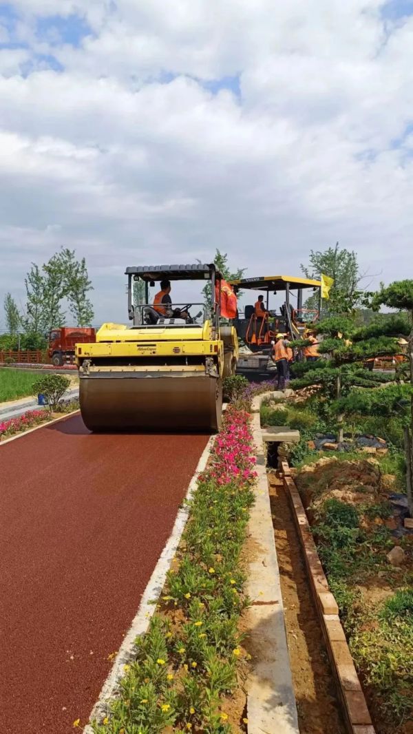長沙太空金路橋材料有限公司,雙鋼輪壓路機(jī),福格勒瀝青攤鋪機(jī),AC系列,AF系列,SBS系列