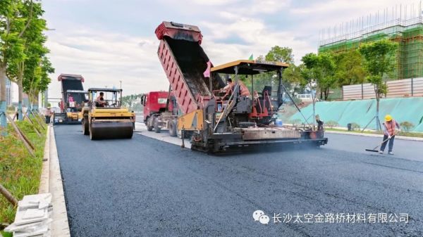 長沙太空金路橋材料有限公司,雙鋼輪壓路機,福格勒瀝青攤鋪機,AC系列,AF系列,SBS系列 長沙太空金路橋材料有限公司,雙鋼輪壓路機,福格勒瀝青攤鋪機,AC系列,AF系列,SBS系列