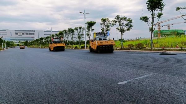 長沙太空金路橋材料有限公司,雙鋼輪壓路機,福格勒瀝青攤鋪機,AC系列,AF系列,SBS系列 長沙太空金路橋材料有限公司,雙鋼輪壓路機,福格勒瀝青攤鋪機,AC系列,AF系列,SBS系列